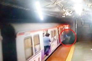 Mumbai: Engineer slips, falls to death while boarding moving train