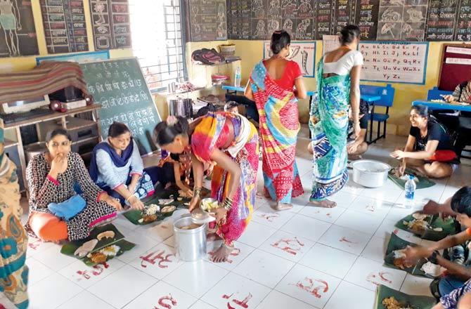 Meals being served to visitors