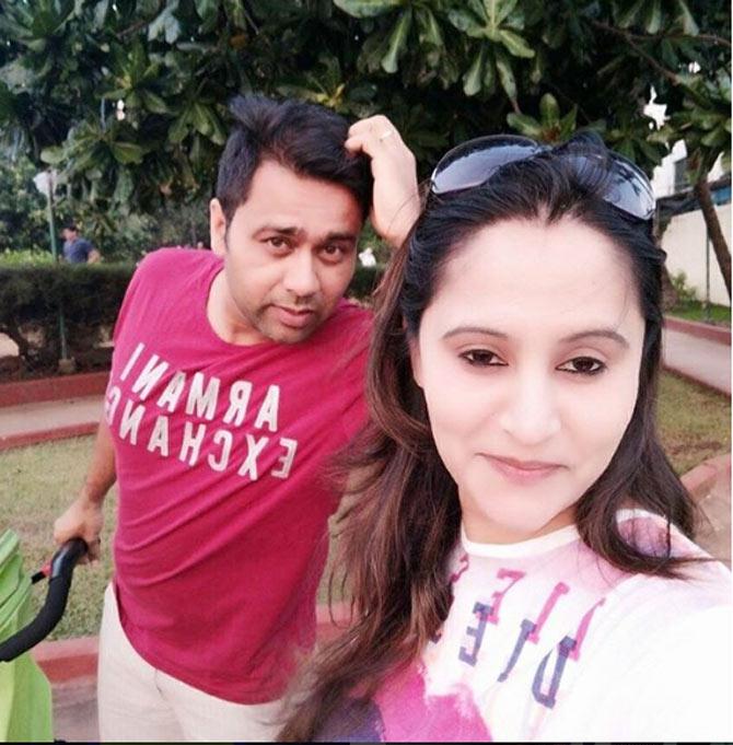 Aakash Chopra married Aakshi Mathur on December 2, 2009. The lovely couple has two daughters as well. In picture: Aakash Chopra with wife Aakshi Chopra