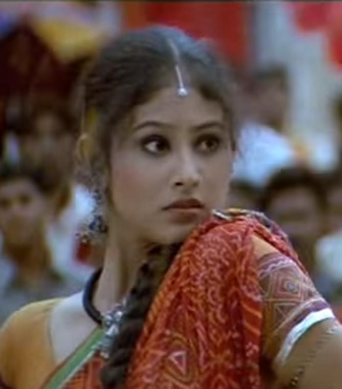 Do you recognise this woman in the picture? Well, she is none other than Mouni Roy. In 2004, the actress appeared as a background dancer in Abhishek Bachchan and Bhumika Chawla starrer Run's song Nahi Hona. Mouni was just 19 when she appeared in the song.
