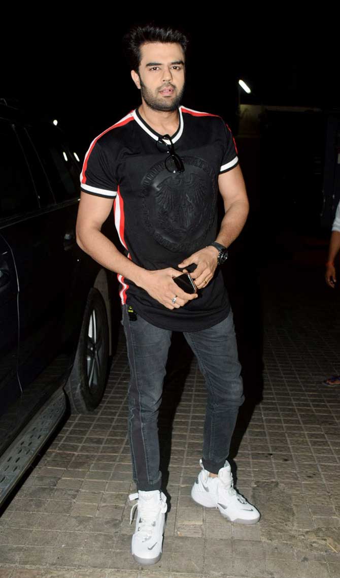 Maniesh Paul also attended the special screening of Sui Dhaaga at a multiplex in Juhu