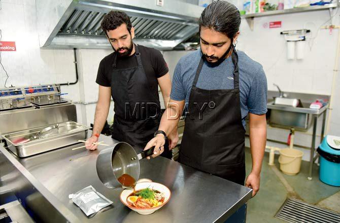 Ashwin Ramachandran and Yash Rajpal work on their creations at Milliways Broth Noodle & Bao. Pics/Bipin Kokate