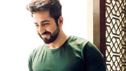 Andhadhun: Ayushmann Khurrana entertains his crew, plays guitar