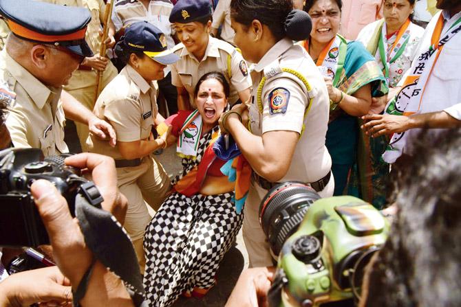 Congress leader Madhu Chavan and NCP leader Chitra Wagh were arrested alongwith other party workers outside Palace at Byculla (East) while staging a rasta roko. Pic/Suresh Karkera