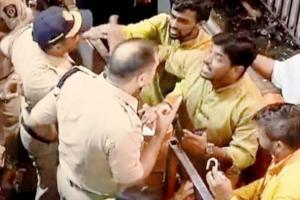 Mumbai: Top cop gets into scuffle with Lalbaugcha Raja volunteer