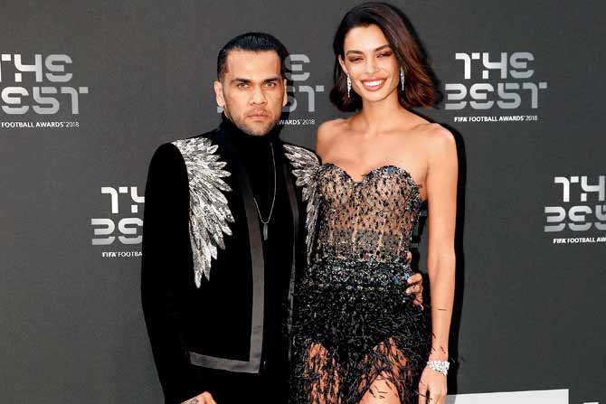 PSG defender Dani Alves with wife Joana Sanz