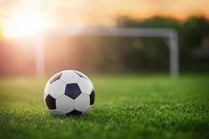 Barcelona midfielder DBarcelona midfielder Denis Suarez recovers from l