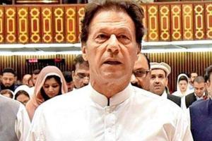 Imran Khan visits ISI headquarters