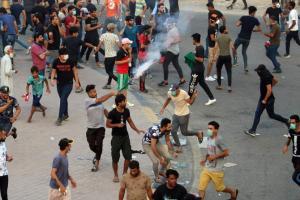 Iraq forces open fire on protesters during new clashes, one dead
