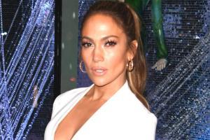 Jennifer Lopez knocked tooth out with mic