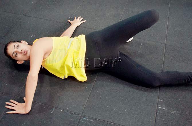 Kubbra Sait performs the prone chest twist as part of mobility drills before the workout. Pics/Ashish Raje