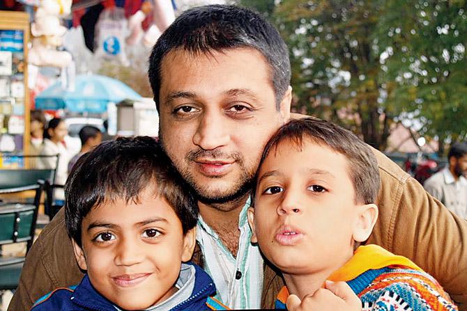 The father with his children