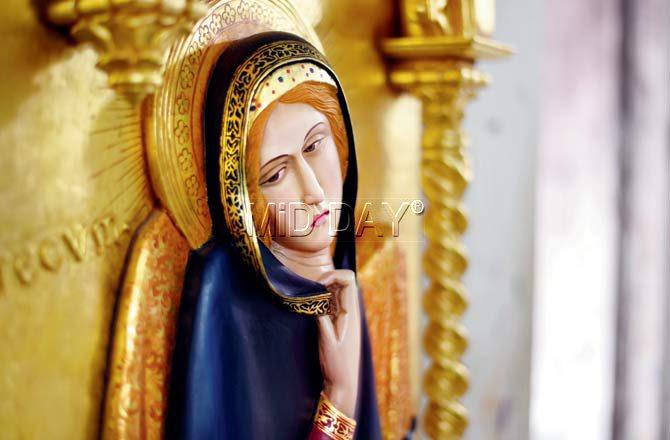 Note the detailed gilded borders on Mary