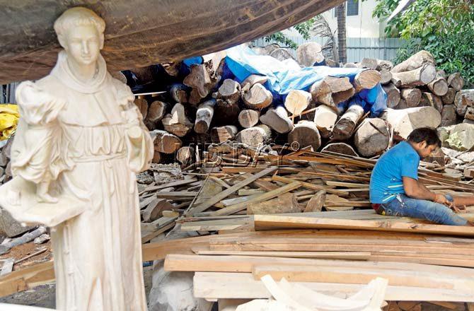 Most Christian homes and churches prefer wooden statues, crucifixes and panels