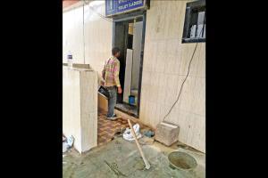 Mumbai: CR staff cleans toilets, washes walls before boss' visit