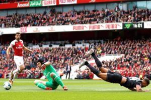 EPL: Emery hails Cech as Arsenal keeper frustrates Everton