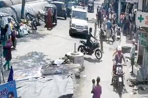 Bhandup's senior PI slaps man for refusing to move his scooter