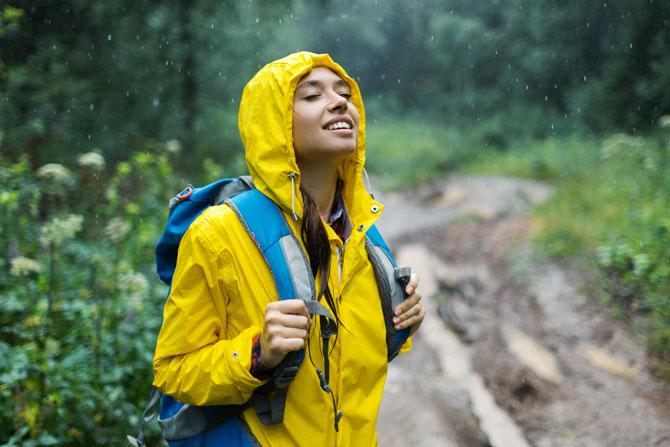 6 monsoon dressing tips that every working woman should know about