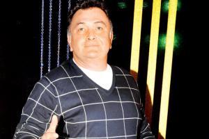 Rishi Kapoor leaves for US for medical treatment