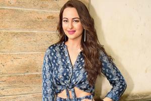 Sonakshi Sinha to shake legs on Helen's Mungda for Total Dhamaal