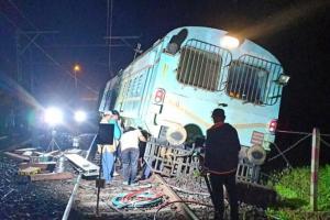 Mumbai: Derailment hits Central railway; Trains down on Kasara line