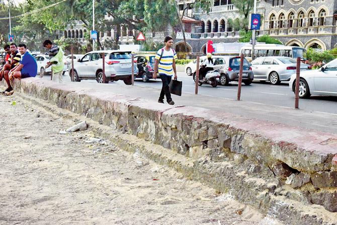 The weather-battered walls of Girgaum chowpatty will get a much-needed facelift and sport Ashlar masonry. Pic/Bipin Kokate