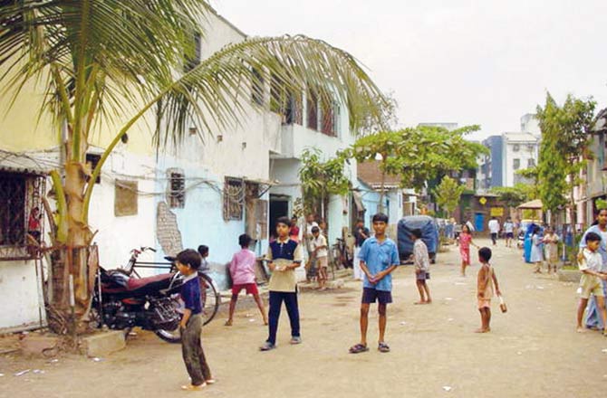 When Sanjay Gandhi Nagar slum residents in Nariman Point were rehabilitated to a three-acre property in Goregaon in 1986, Nivara Hakk engaged the residents in a self-help housing plan and also designed the layouts for these structures