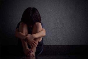 Robber rapes minor girl in Bandra, steals cash worth Rs 51,00!