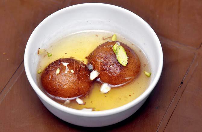 A plate of gulab jamun has 50 calories as opposed to 170 in the original version. Pics/Pradeep Dhivar