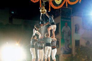 Little patients at Wadia hospital bear another noisy Dahi Handi