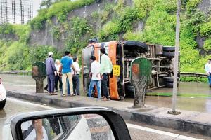 Truck turns turtle on Mumbai-Pune Expressway, blocks three lanes