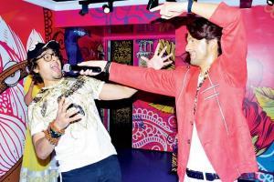 Sonu Nigam's funny antics with his wax statue at Madame Tussauds