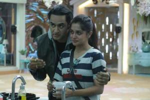 Bigg Boss 12 September 27 Update: Vikas Gupta frightens contestants