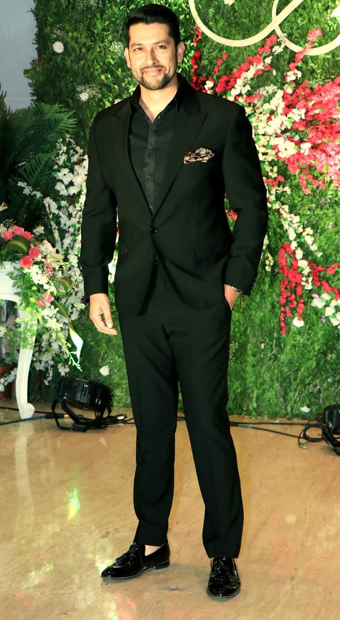 Aftab Shivdasani suited up for Akshay Gada and Murup's wedding reception held at a plush hotel in Andheri, Mumbai.