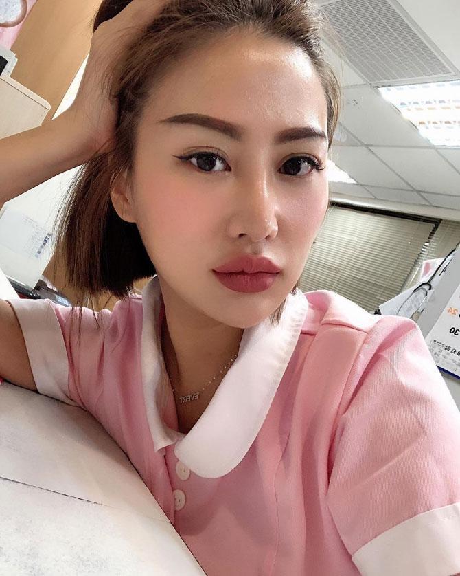 The Popular Nurse Carina Linn Shares Her Candid Selfie On Social Media 
