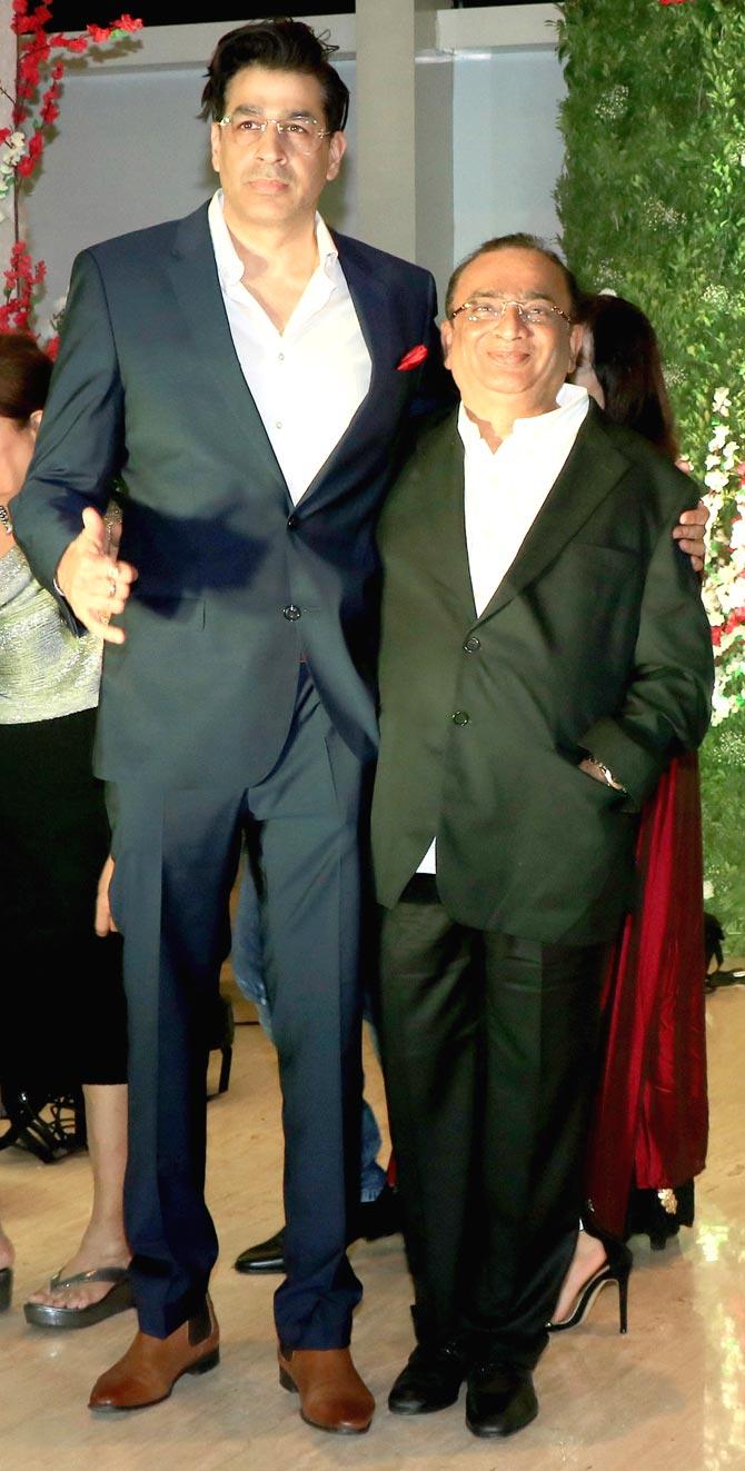International Khiladi actor Rajat Bedi also attended the wedding reception held in Mumbai.