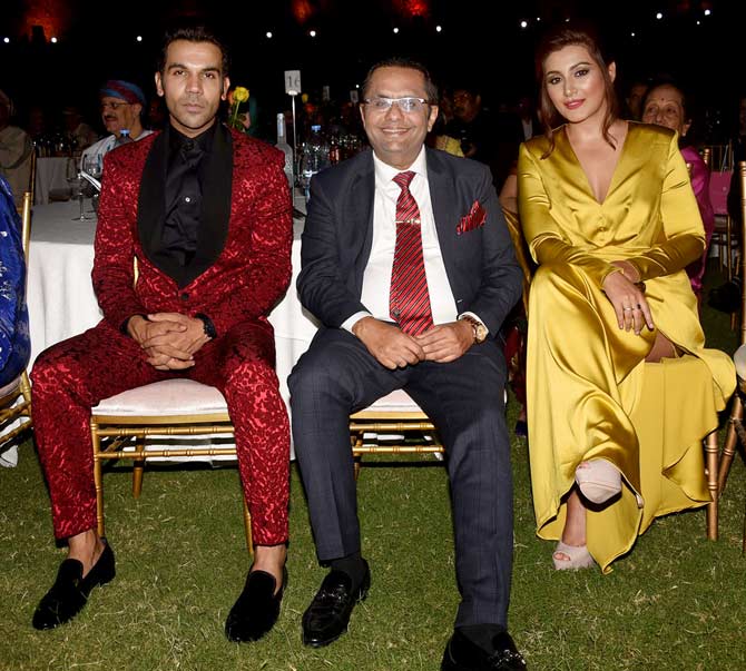 Rajkummar Rao and Rimi Sen also graced the event in Oman. Rajkummar Rao looked stylish in a deep red pantsuit. The Stree actor won the Performer of the Year Award at the event.