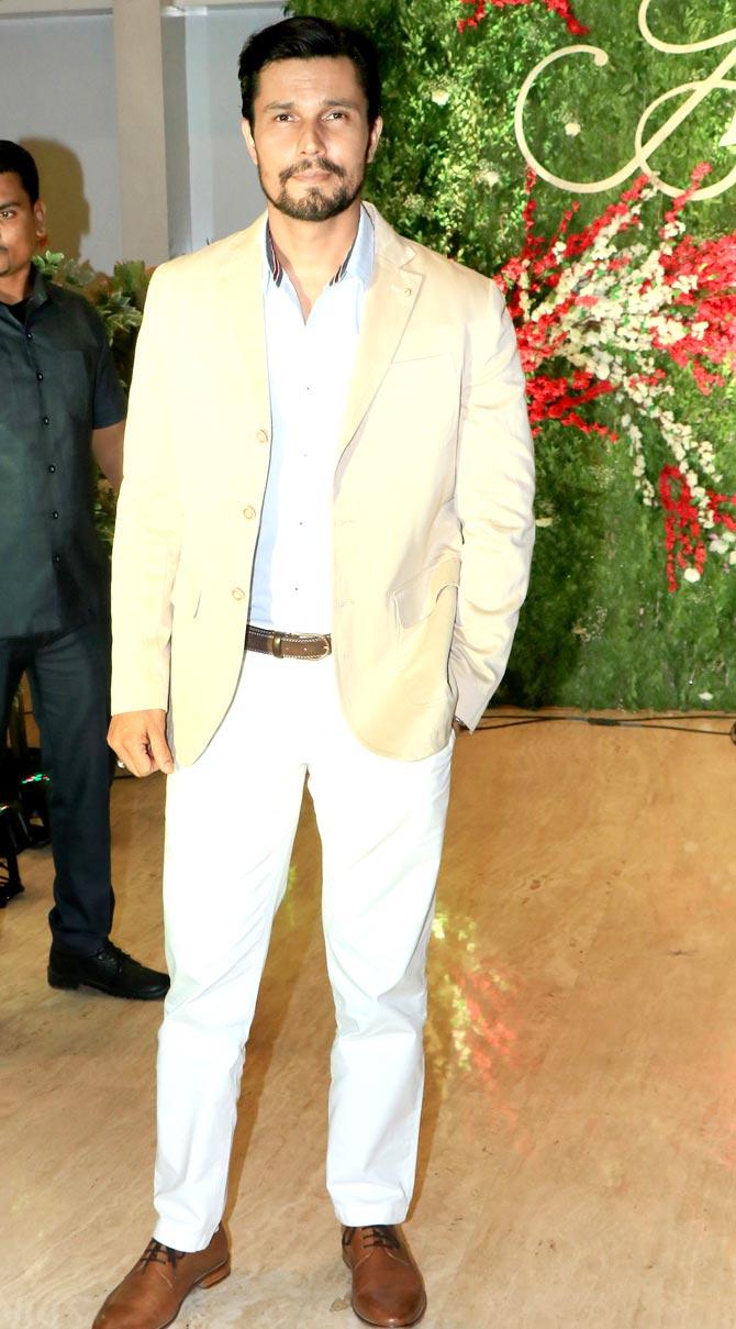 Randeep Hooda sported a casual suit - a blue shirt, paired with white pants and a casual beige coloured jacket to attend Akshay Gada and Murup's wedding reception.