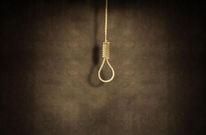 Maid of man held in abetment of suicide case kills herself in Malad:
On March 11, 2019, an 18-year-old maid of a businessman committed suicide. She was arrested by the Malad police in the abetment of suicide of a 34-year-old woman in the year 2013. The deceased, identified as Kusum Kanojia worked as a maid in Harish Shekhawat's, house. At the time of the incident, Shekhawat's wife and their daughter were present in the house on the 10th floor in Kalpataru Pinnacle Tower. The 11-year-old daughter went to the kitchen for water and saw Kanojia hanging from the ceiling fan. Not finding any foul play, the police registered a case of Accidental Death Report (ADR).