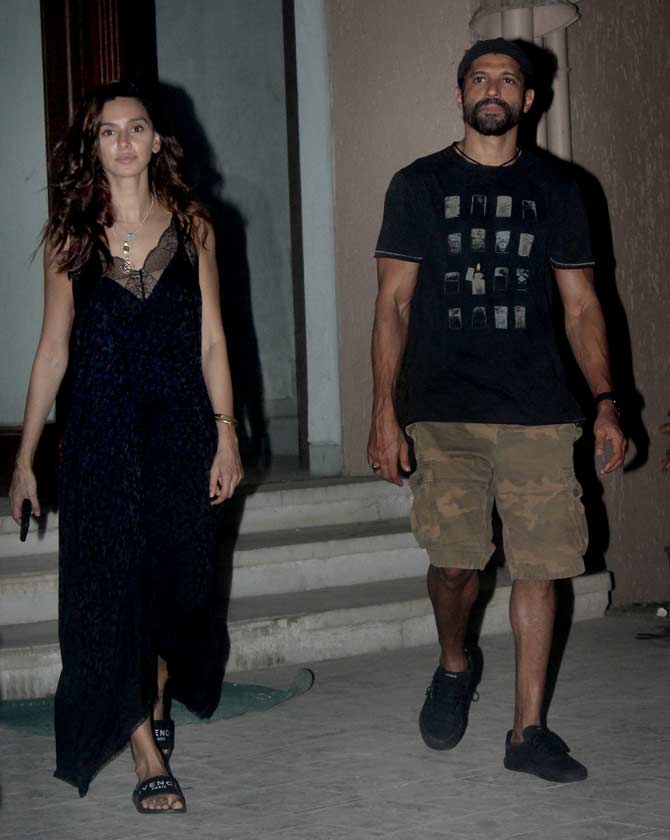 Farhan Akhtar and girlfriend Shibani Dandekar were clicked in Bandra, Mumbai. Shibani may not be interested in discussing her relationship with Farhan with the media, but will not shy away from admitting that her beau dresses up well. All pictures/Yogen Shah