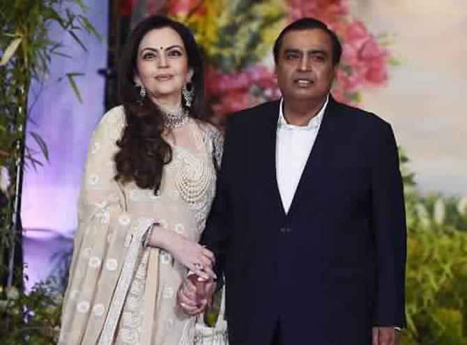 Mukesh Ambani's father Dhirubhai Ambani spotted Nita Ambani at a dance recital and he called her a couple of days later and asked her if she would like to meet his elder son, Mukesh. She eventually met Mukesh Ambani and a few meetings later, Mukesh Ambani proposed to Nita at a busy intersection in Mumbai and insisted on an answer amidst the traffic. Mukesh Ambani and Nita Ambani got married on March 8, 1985