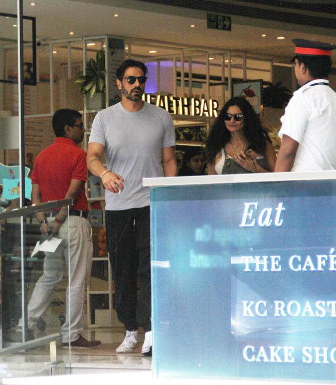 Arjun Rampal along with rumoured girlfriend Gabriella Demetriades was out shopping at a store in Bandra, Mumbai. Arjun kept it simple in a grey tee and black pyjamas, while Gabriella wore an olive green jumpsuit and white top. All pictures/Yogen Shah