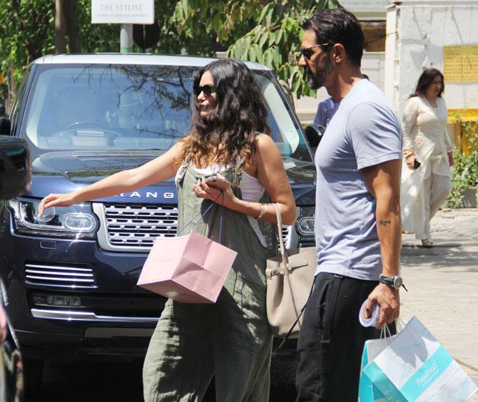 After their holiday trips together, things are getting pretty serious between Arjun Rampal and Gabriella Demetriades. Though the two are often spotted together, Arjun has not spoken about Gaby.