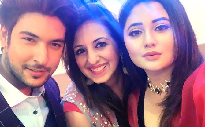 Shivin Narang, Munisha Khatwani and Rashmi Desai squeeze in for a selfie at Ssharad Malhotra and Ripci Bhatia's wedding ceremony.