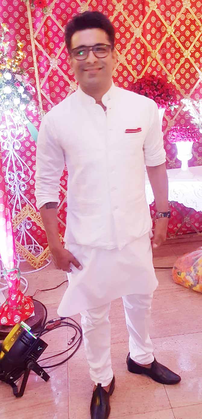 Eijaz Khan looked dapper in a white traditional outfit at the wedding ceremony of Ssharad Malhotra and Ripci Bhatia.