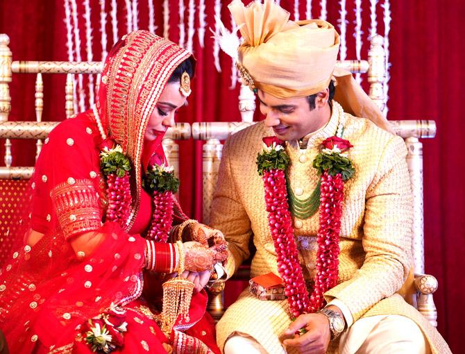 Ssharad Malhotra and Ripci Bhatia looked like a royal bride and groom as Ripci opted for a red lehenga and Ssharad sported a golden sherwani in the evening wedding.