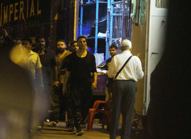 Akshay Kumar will also be part of a special song in Karan Kapadia's debut film Blank which stars Sunny Deol. Ali Ali features Akshay with the lead, Karan Kapadia, where the two can be seen dressed in ritzy clothing. The sets are dramatic and stirring. Towards the end, the song features Akshay and Karan standing between a slew of people dressed in harems, open jackets, and turbans.