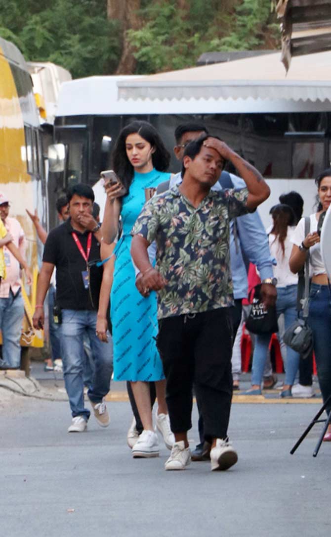 In a recent interview with a leading magazine, Ananya Panday spilled some beans on some of her favourite web series that she feels she is always hooked on to. Already a teen sensation, who is yet to make her debut expressed how she enjoys binge-watching some famous shows like Sex and the City, Gossip Girl, Pretty Little Liars and Riverdale. Ananya Panday graced her first ever magazine cover and in no time, her cover story broke the internet where the fashionista was seen sporting simply gorgeous looks and inimitable style- making the statement.