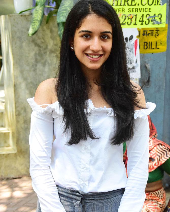 Radhika Merchant is the daughter of Viren Merchant, CEO and Vice Chairman of Encore Healthcare. The pretty lady was spotted outside a popular eatery in Bandra in a white off-shoulder full-sleeved shirt and jeans. Radhika Merchant looked summer ready as she matched her shoes with the outfit