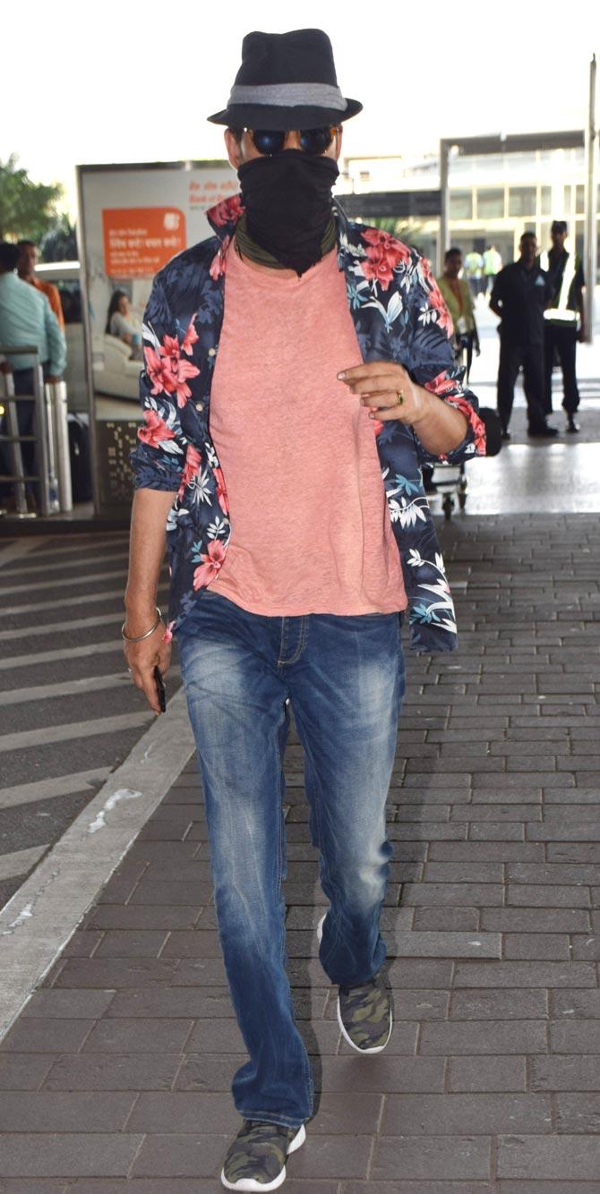 Irrfan Khan was spotted at Mumbai airport in the early hours of Tuesday. Though initially, Irrfan covered the lower half of his face with a black mask, he later removed it for the paparazzi. He looked in the pink of health in a pink t-shirt which he teamed up with a floral print shirt and denim jeans. Khan returned to India earlier this year after getting treated for neuroendocrine tumour at London. All pictures/Yogen Shah